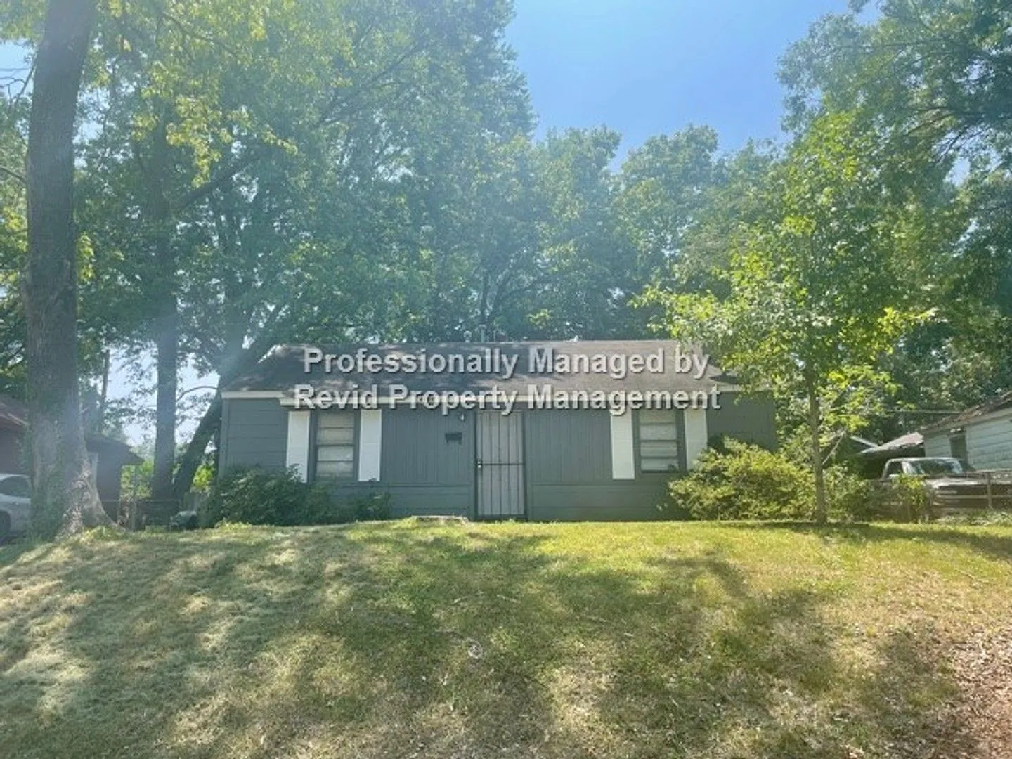 2 Bedroom Home! — Photo 2