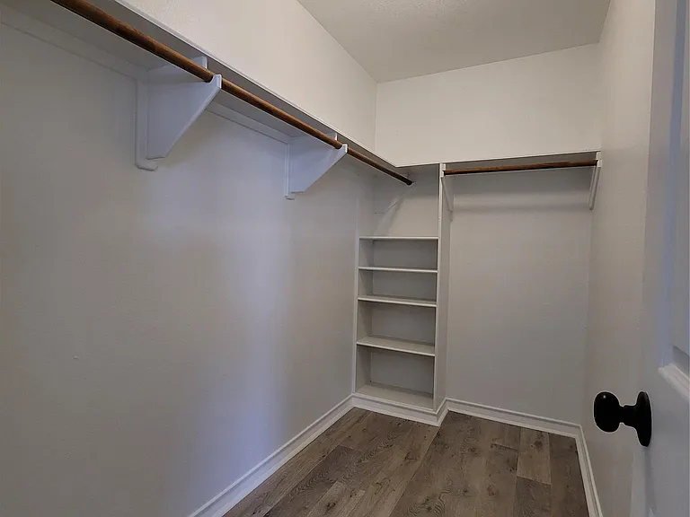 208 Newcastle Dr — Photo 9