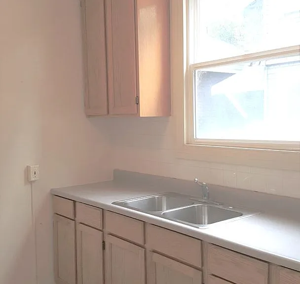 2718 College Ave — Photo 5