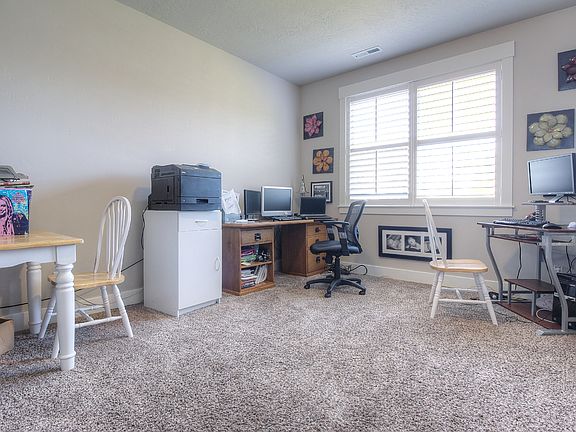 Office or 5th bedroom