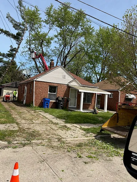 11918 Erwin Ave