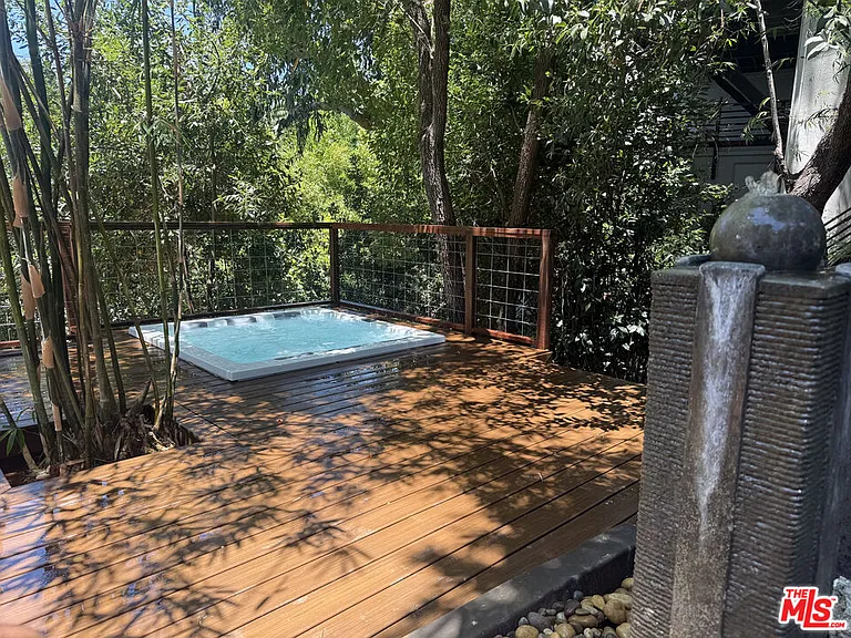 3475 N Knoll Dr — Photo 16