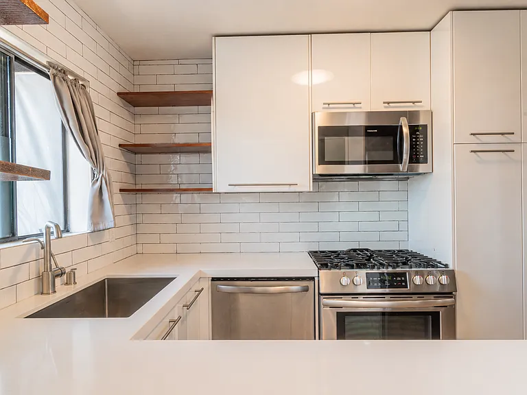 1355 N Sierra Bonita Ave #402 — Photo 6