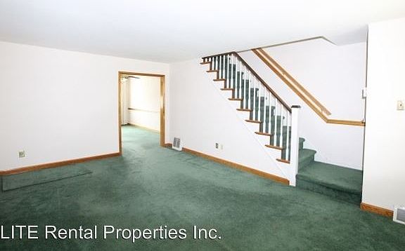 5th image of 715 Hillcrest Dr