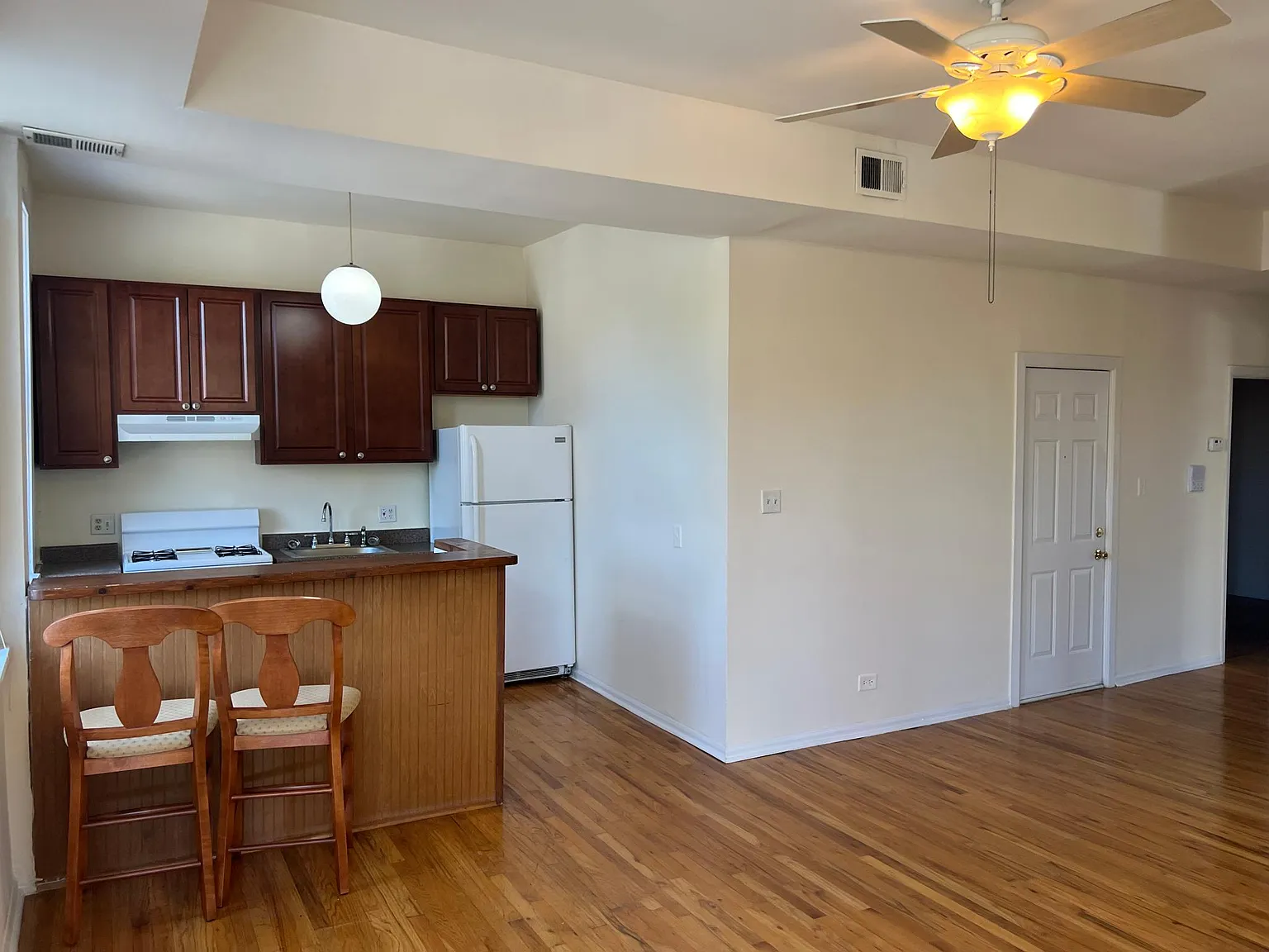 1 bed, $2,500 — Photo 4