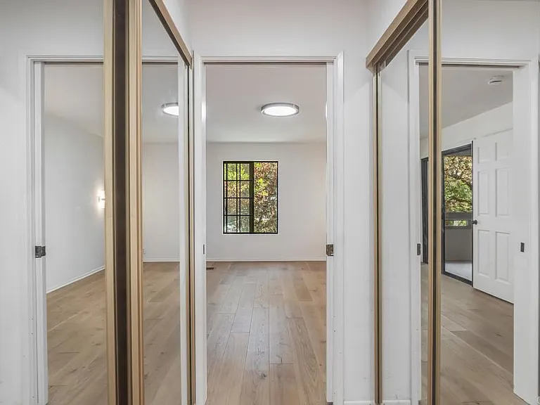 8880 Villa La Jolla Dr — Photo 12