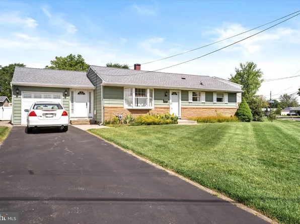 39 Matthew Dr, Hamilton, NJ 08690