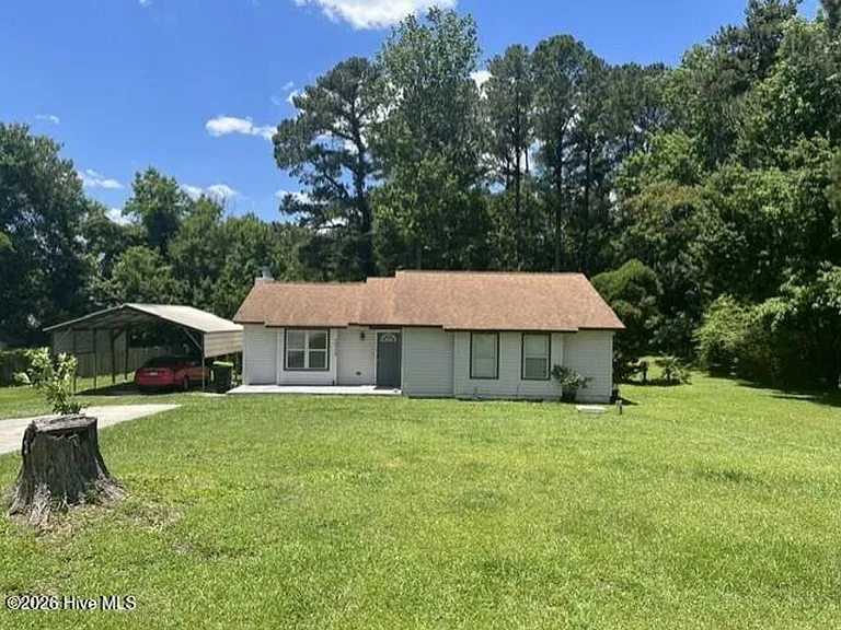 1312 Wolf Swamp Rd — Photo 1