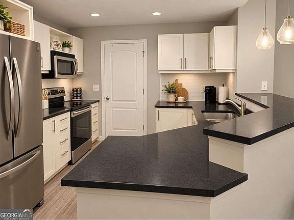 3rd image of 390 17th St NW Unit 3062