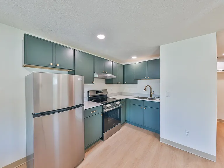 551 Elm St #19 — Photo 1