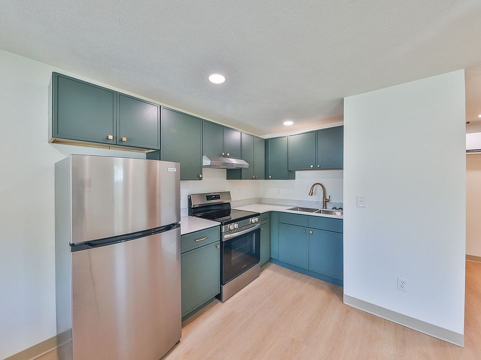 1st image of 551 Elm St #19