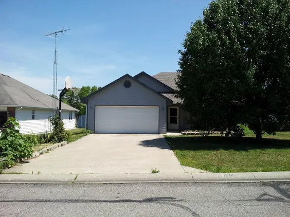 1006 Foxridge Dr, Warrensburg, MO 64093