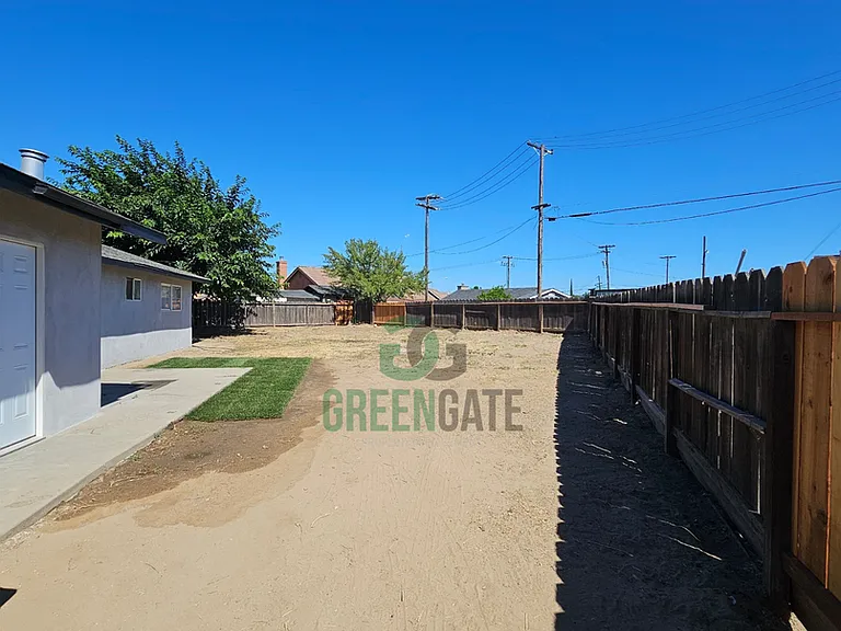 901 Valente Way — Photo 37