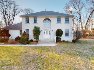 19 Old Queens Ct, Eatontown, NJ 07724