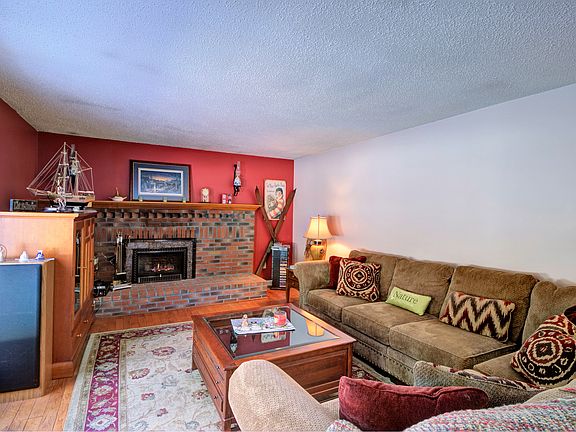 3rd image of 4 Queens Ln
