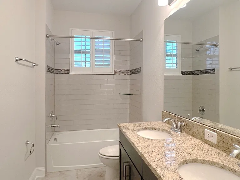 13147 Woodford St — Photo 3