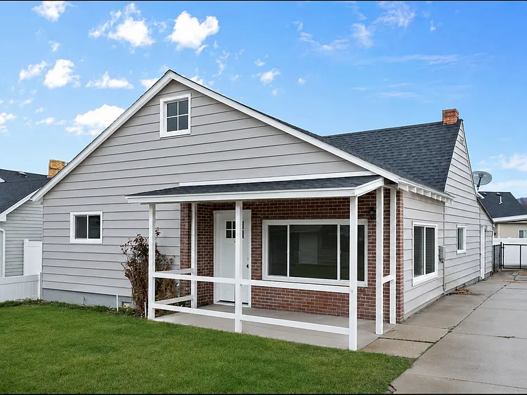 140 W 400 N — Photo 1