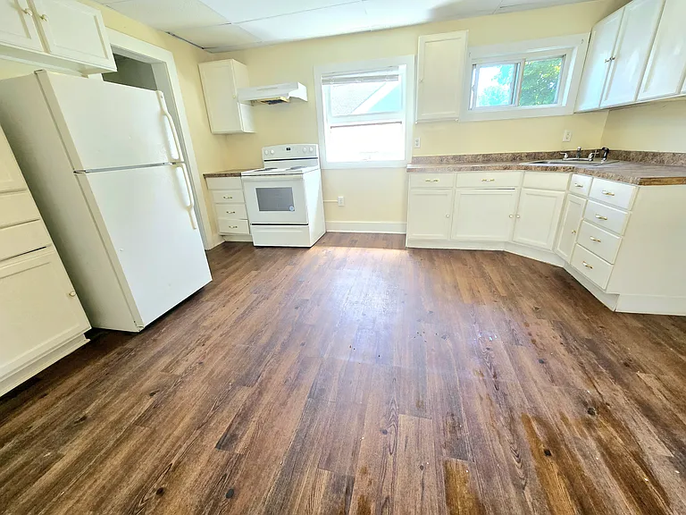 352 W 3rd St #2 — Photo 6