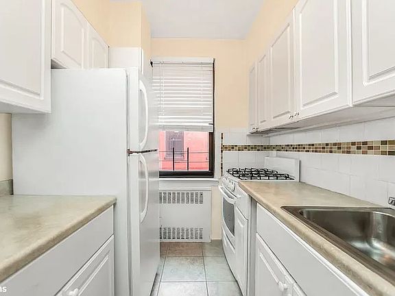 3rd image of 512 Kappock St APT 2J