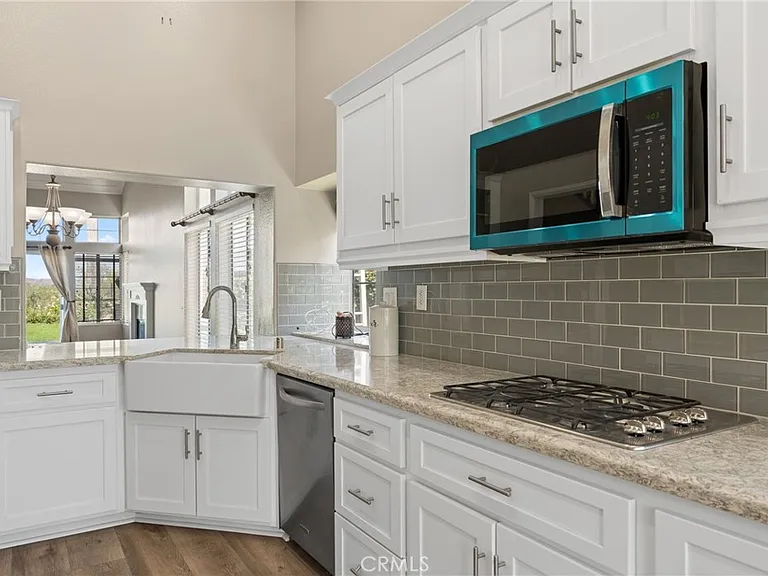 6430 Regents Ct — Photo 17