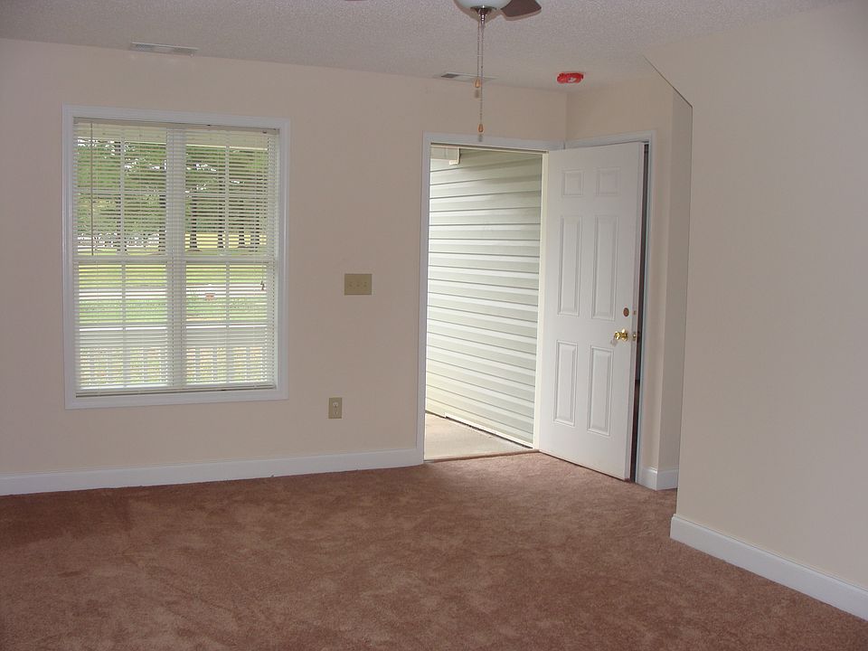 2nd image of 653 Ferncrest Dr