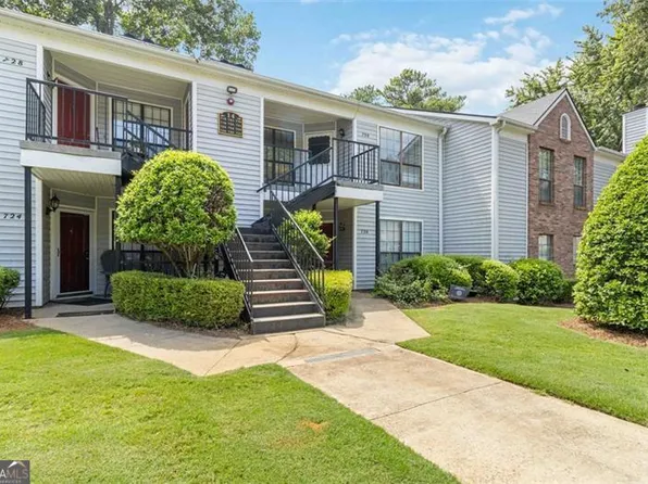 730 Windchase Ln, Stone Mountain, GA 30083