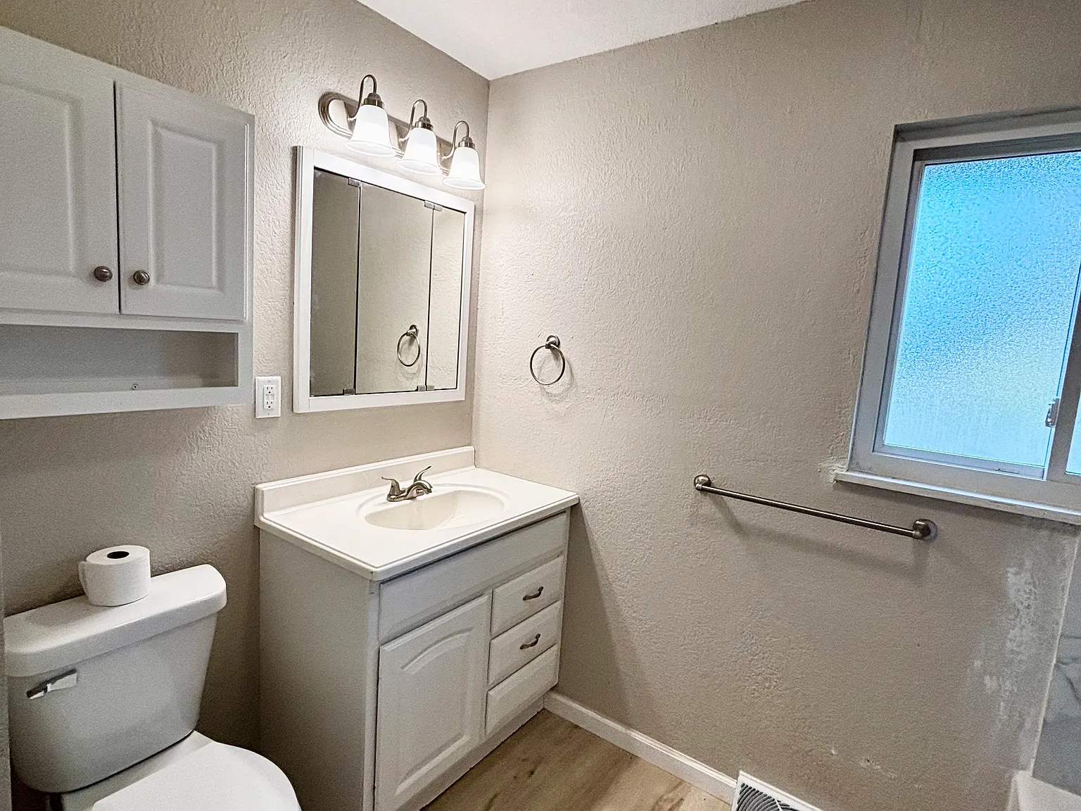 3 bed, 2000 sqft, $2,000 — Photo 4