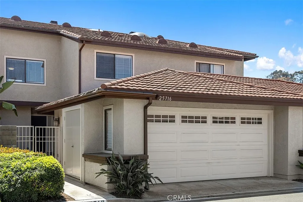4 bed, 1883 sqft, $4,900 — Photo 1