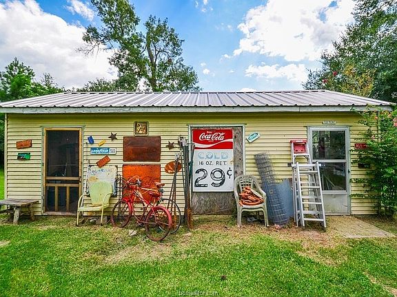 4th image of 25098 Robin Hood Ln