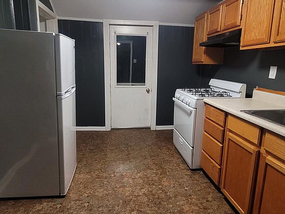 2nd image of 90 William St APT 1