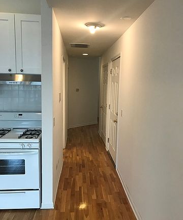 5th image of 944 N Orleans St #4