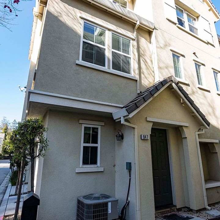 1st image of 947 Kestral Way