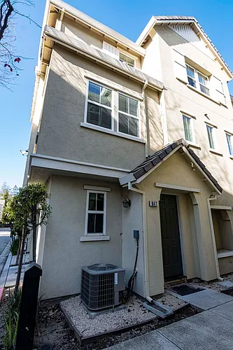 947 Kestral Way Photo 1