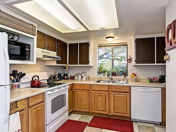 3rd image of 18526 52nd Ave W APT B7
