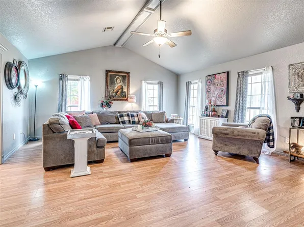 23 Lake Ln, Shawnee, OK 74804