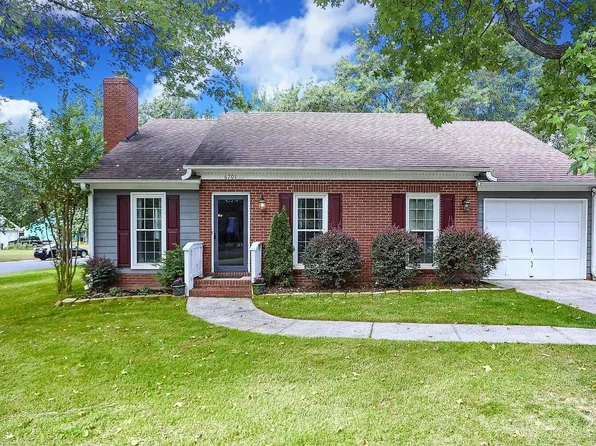 6701 Capstone Ct, Charlotte, NC 28215