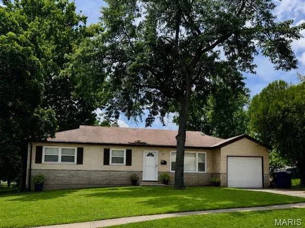 1115 Forestwood Dr, Saint Louis, MO 63135