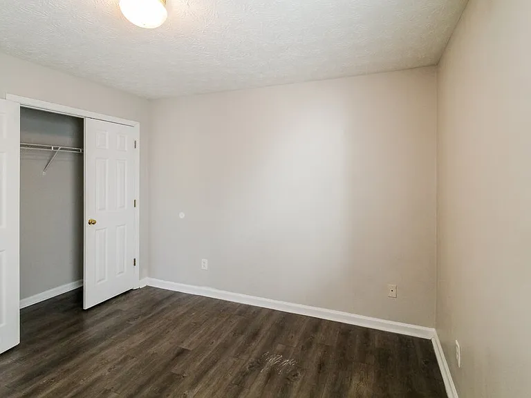 1810 Midcourt Way — Photo 12