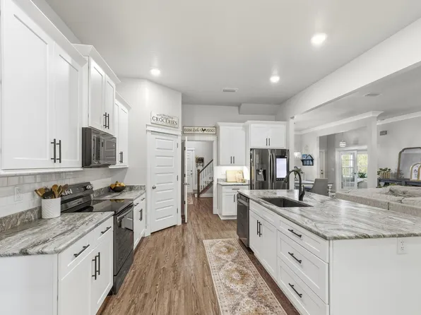 6808 Santa Clara Dr, Navarre, FL 32566