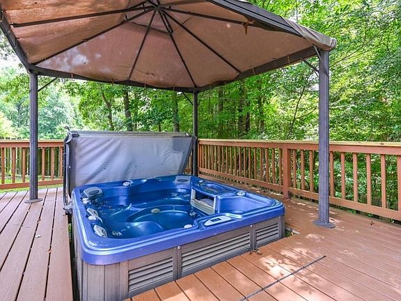 Sundance 4 person spa