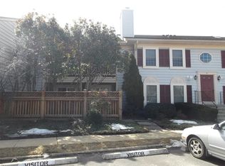 6065A Essex House Sq, Alexandria, VA 22310