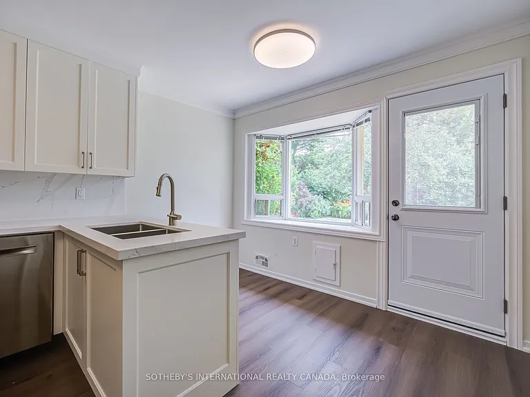 25 Abinger Cres — Photo 15