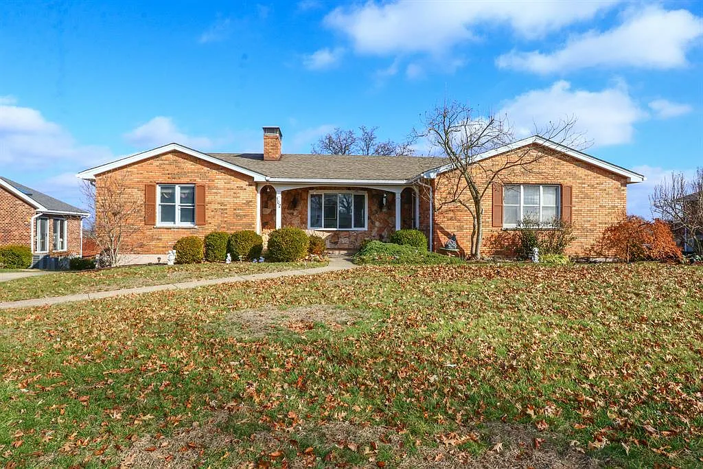 102 Orchard Ter photo 1