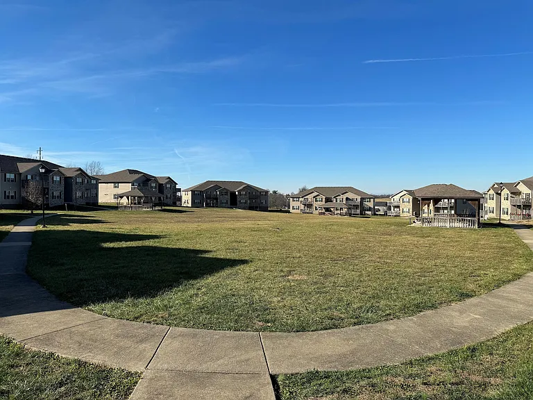 Twin Lakes Apartments — Photo 18