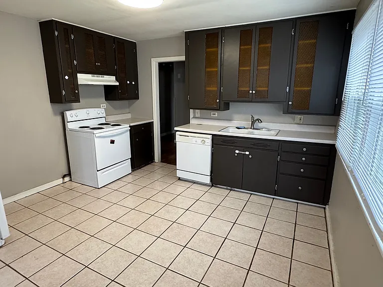 701 W 24th St #1 — Photo 10