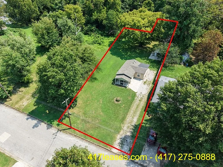2518 N Weller Ave — Photo 32