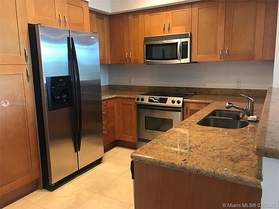 KITCHEN - S/S APPLIANCES & GRANITE COUNTER TOPS