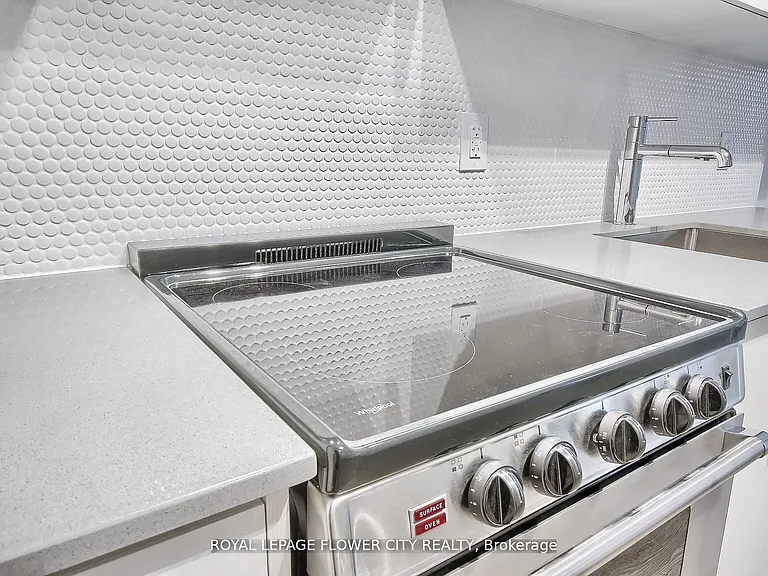 212 King William St #1011 — Photo 12