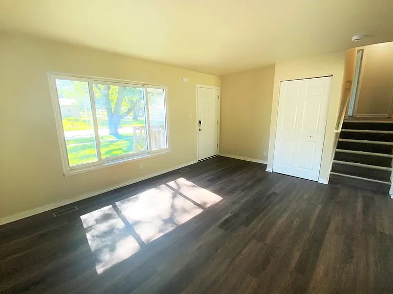 160 Bedford Rd — Photo 2