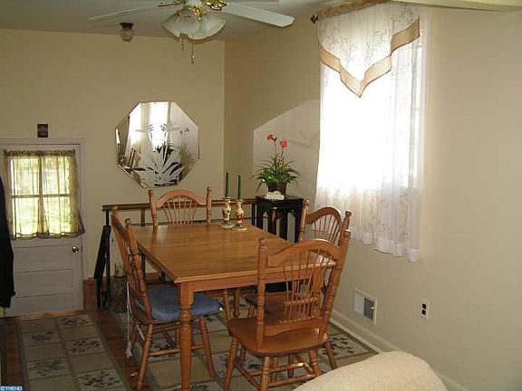 3rd image of 2208 Inman Dr